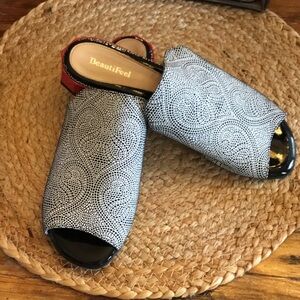 NWOTBeautifeel Black & White Swirl Pattern Open-Toe Slides with Red Heel Accent
